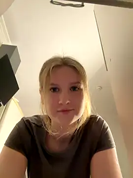 cutykittty online show from September 19, 2025, 5:17 pm