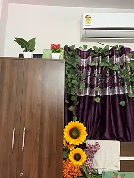 Snapshot of V-Hot-Sweti chatting on October 16, 2025, 7:33 pm V-Hot-Sweti online show from October 16, 2025, 7:33 pm