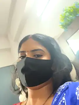 Snapshot of V-Hot-Sweti chatting on October 12, 2025, 9:54 am V-Hot-Sweti online show from October 12, 2025, 9:54 am