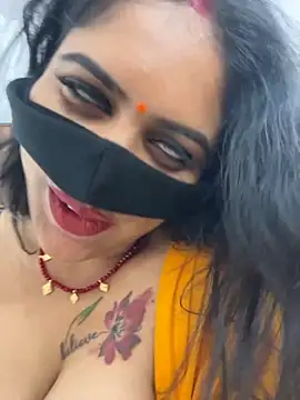 Snapshot of V-Hot-Sweti chatting on October 18, 2025, 6:10 pm V-Hot-Sweti online show from October 18, 2025, 6:10 pm