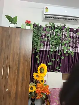 Snapshot of V-Hot-Sweti chatting on October 24, 2025, 4:28 pm V-Hot-Sweti online show from October 24, 2025, 4:28 pm