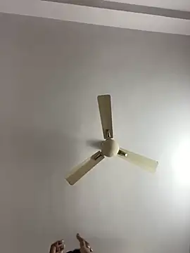 Snapshot of V-Hot-Sweti chatting on October 9, 2025, 6:03 am V-Hot-Sweti online show from October 9, 2025, 6:03 am