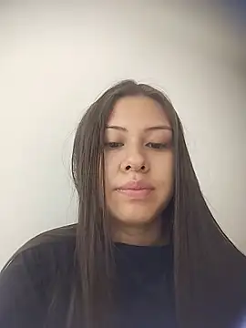 Snapshot of Layla_fontainex_x chatting on June 4, 2026, 12:10 pm Layla fontainex x online show from June 4, 2026, 12:10 pm