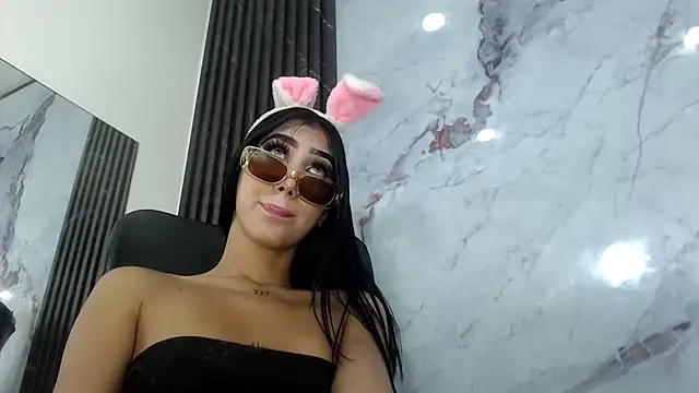 Snapshot of CamelyHott chatting on October 8, 2025, 7:25 pm CamelyHott online show from October 8, 2025, 7:25 pm