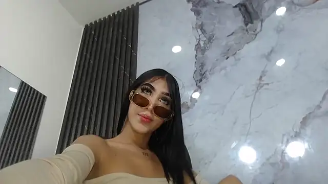 Snapshot of CamelyHott chatting on October 12, 2025, 7:26 pm CamelyHott online show from October 12, 2025, 7:26 pm