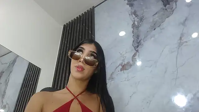 Snapshot of CamelyHott chatting on October 10, 2025, 7:36 pm CamelyHott online show from October 10, 2025, 7:36 pm