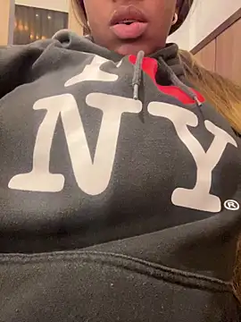 Snapshot of MiaPersie chatting on March 13, 2026, 4:23 pm MiaPersie online show from March 13, 2026, 4:23 pm