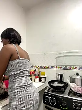 zaracollins01 online show from November 6, 2025, 5:06 pm