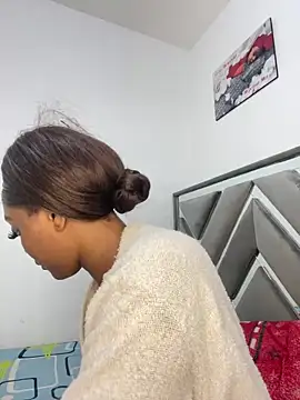 zaracollins01 online show from February 16, 2026, 5:55 pm