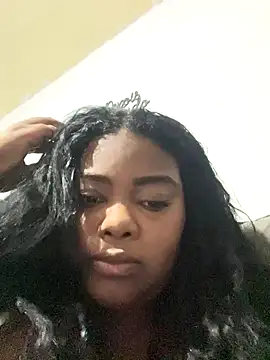 LunaSthena online show from October 24, 2025, 10:42 pm