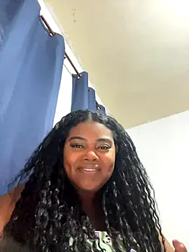 LunaSthena online show from October 18, 2025, 1:51 am