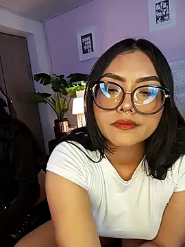 Snapshot of Ema_wett chatting on October 21, 2025, 11:26 pm Ema wett online show from October 21, 2025, 11:26 pm