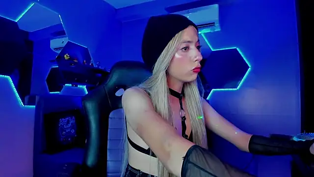 Isabella glam online show from November 9, 2025, 1:53 am