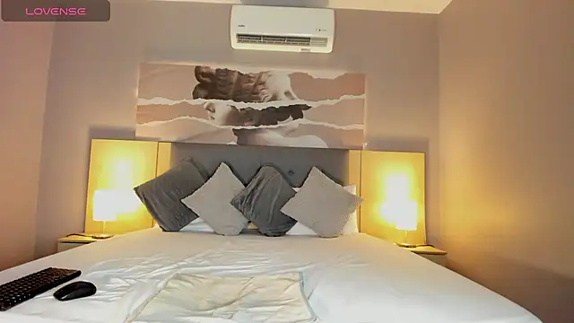 Isabella glam online show from November 8, 2025, 2:04 am