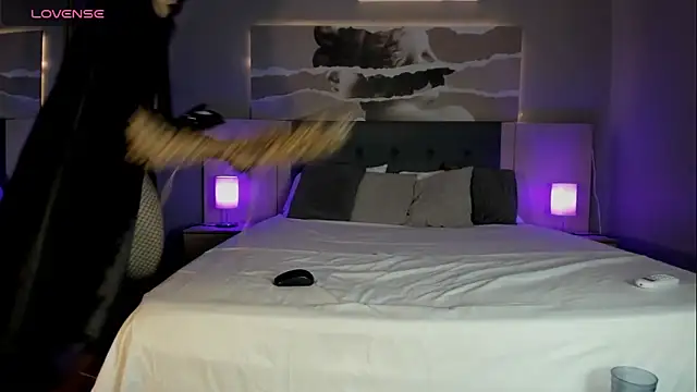 Isabella glam online show from October 8, 2025, 7:14 pm