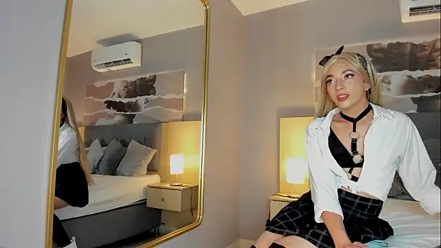 Isabella glam online show from November 20, 2025, 2:23 am