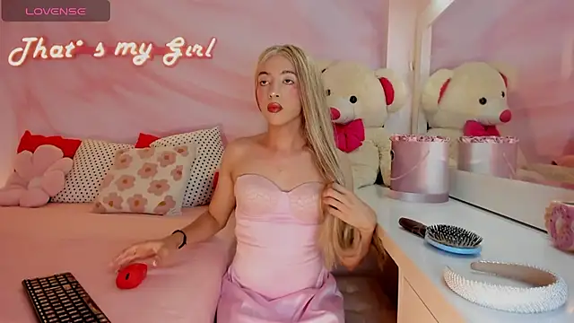 Isabella glam online show from October 13, 2025, 7:04 pm