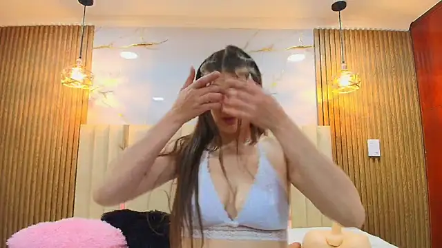 Snapshot of Dafne_castro_ chatting on May 8, 2026, 7:39 pm Dafne castro online show from May 8, 2026, 7:39 pm