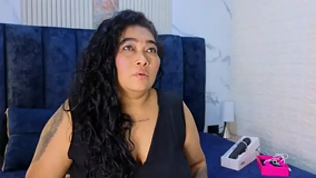 yunkeyc online show from November 6, 2025, 2:04 am