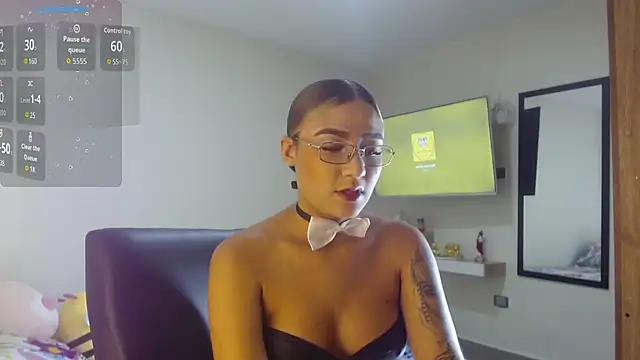 Snapshot of Emmili_Saenz chatting on September 18, 2025, 9:40 pm Emmili Saenz online show from September 18, 2025, 9:40 pm