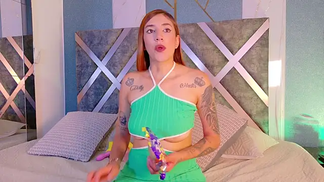 AteneaCox online show from October 15, 2025, 4:55 am