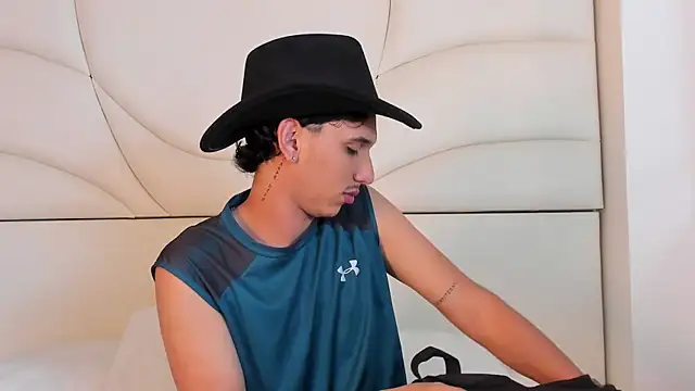 axel alvareez online show from September 24, 2025, 3:24 am