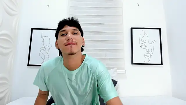 axel alvareez online show from September 19, 2025, 3:21 am