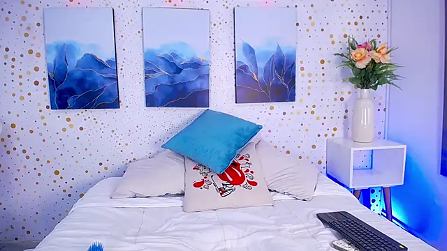 Emily Vaughan online show from November 8, 2025, 3:32 am