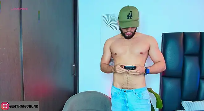 ThiagoHunk online show from April 23, 2026, 9:49 pm