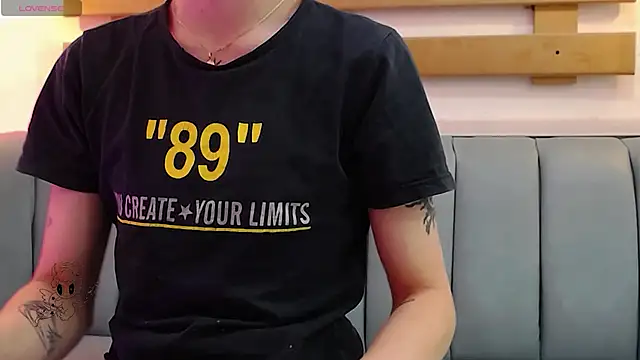 Snapshot of ArianaSantana chatting on November 6, 2025, 12:42 pm ArianaSantana online show from November 6, 2025, 12:42 pm