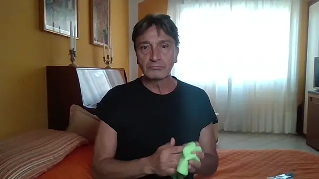 lattediyak online show from October 9, 2025, 12:38 pm