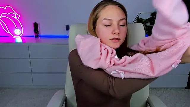 MilaAddams online show from January 17, 2026, 12:42 pm