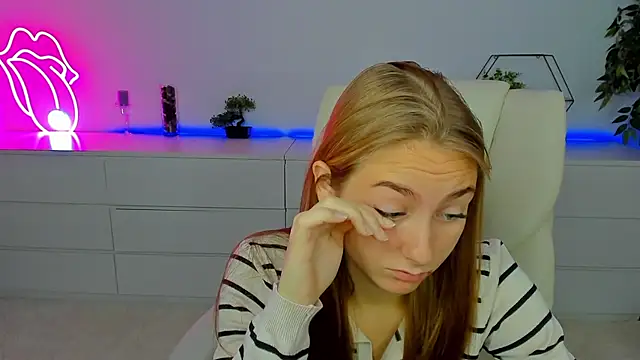 MilaAddams online show from October 9, 2025, 5:41 am