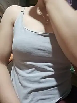 Snapshot of LucyyLy chatting on June 10, 2026, 10:44 pm LucyyLy online show from June 10, 2026, 10:44 pm