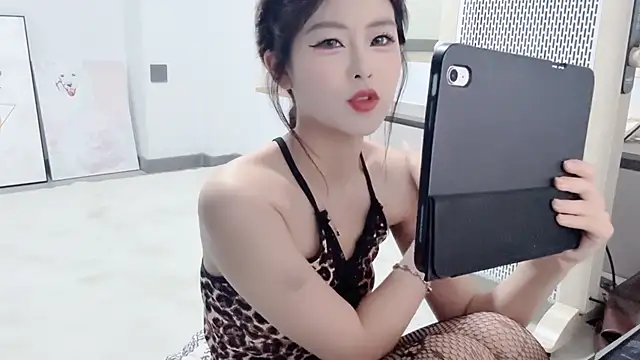 Snapshot of AI-LA chatting on November 13, 2025, 4:22 pm AI-LA online show from November 13, 2025, 4:22 pm