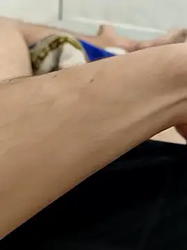 Snapshot of Yazaza1999 chatting on October 18, 2025, 1:35 pm Yazaza1999 online show from October 18, 2025, 1:35 pm