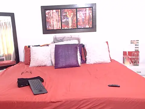 OSHYRIS online show from November 10, 2025, 12:43 pm