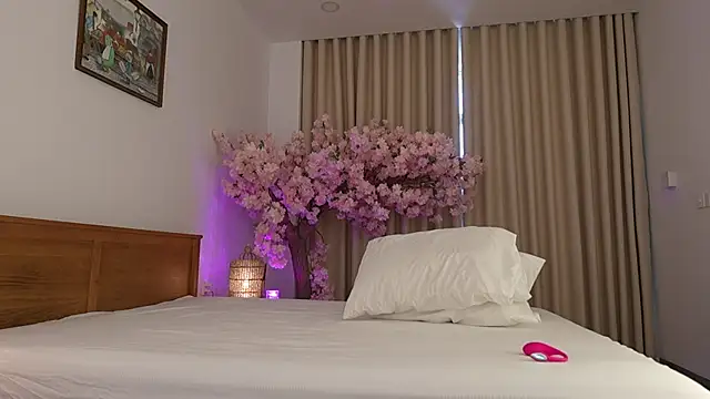 Bubblegumdream13 online show from May 21, 2026, 7:17 am
