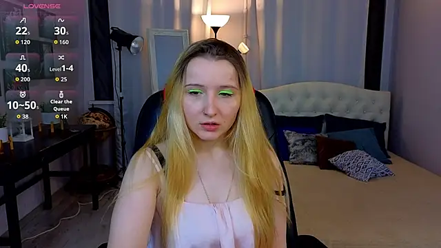 Snapshot of Milana_Key chatting on October 17, 2025, 9:16 pm Milana Key online show from October 17, 2025, 9:16 pm