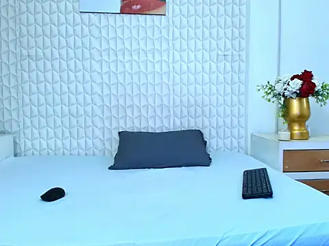 LuigiMarchetti online show from October 9, 2025, 7:47 pm