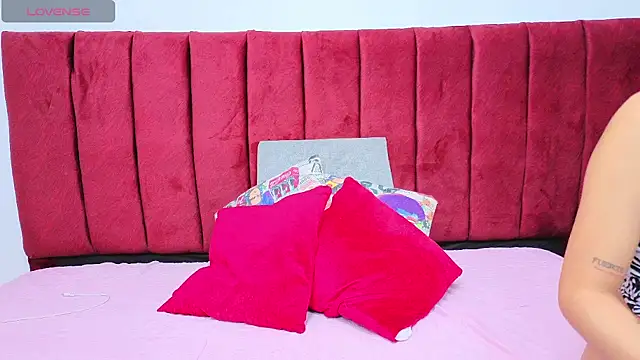 Snapshot of Veronica_Mae chatting on September 17, 2025, 4:03 am Veronica Mae online show from September 17, 2025, 4:03 am