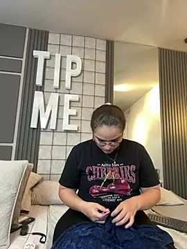 Tayler Kim online show from March 14, 2026, 6:47 pm