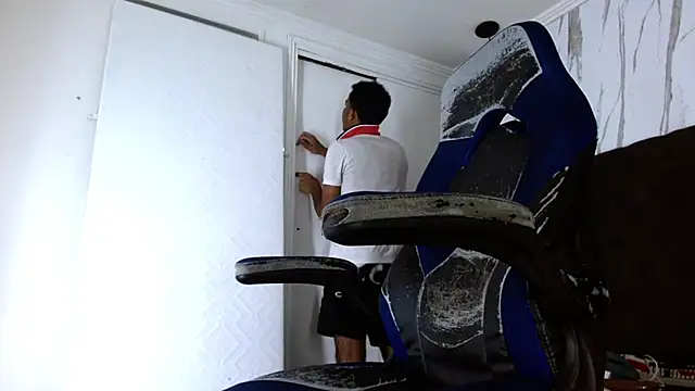 aston xvera online show from October 17, 2025, 3:21 am