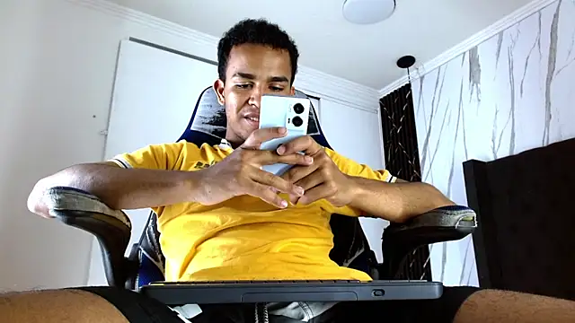 aston xvera online show from October 30, 2025, 3:27 am