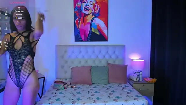 dulce fresa  online show from November 15, 2025, 4:33 pm