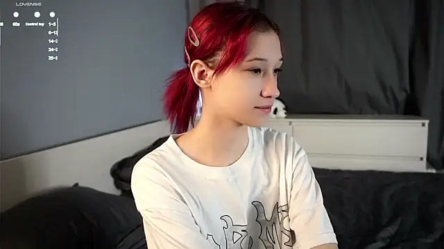 Snapshot of Likalense chatting on December 15, 2025, 11:38 am Likalense online show from December 15, 2025, 11:38 am