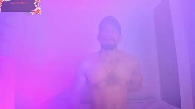 Snapshot of TyagoRoberts chatting on October 18, 2025, 12:40 pm TyagoRoberts online show from October 18, 2025, 12:40 pm