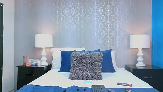 Snapshot of ZoeWilliis chatting on February 17, 2026, 12:57 pm ZoeWilliis online show from February 17, 2026, 12:57 pm