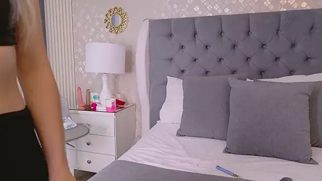 ZoeWilliis online show from July 26, 2026, 11:06 am