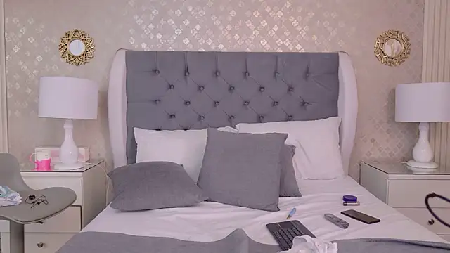 ZoeWilliis online show from July 28, 2026, 6:20 pm